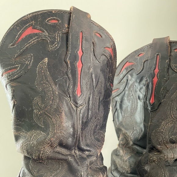 Sought after Ariat boots - Picture 2 of 4